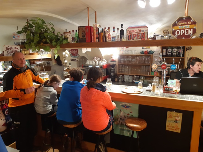 Les copains d'à bord à la Vachette pour retrouver la convivialité Les copains d'à bord à la Vachette pour retrouver la convivialité