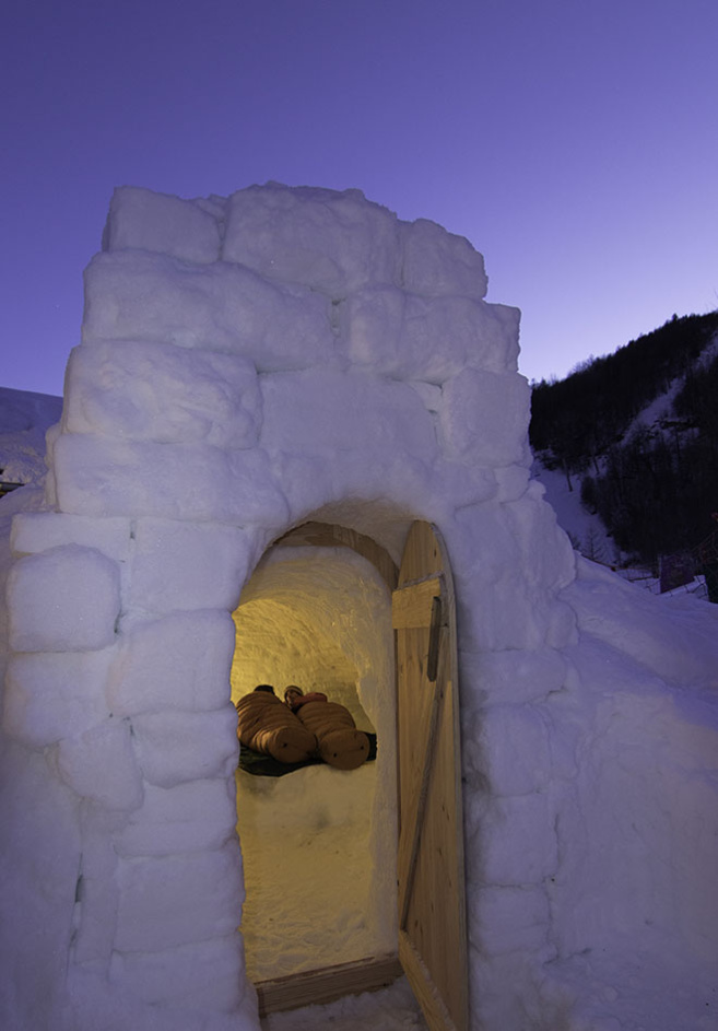 Une nuit insolite dans un igloo pour jouer les explorateurs Une nuit insolite dans un igloo pour jouer les explorateurs