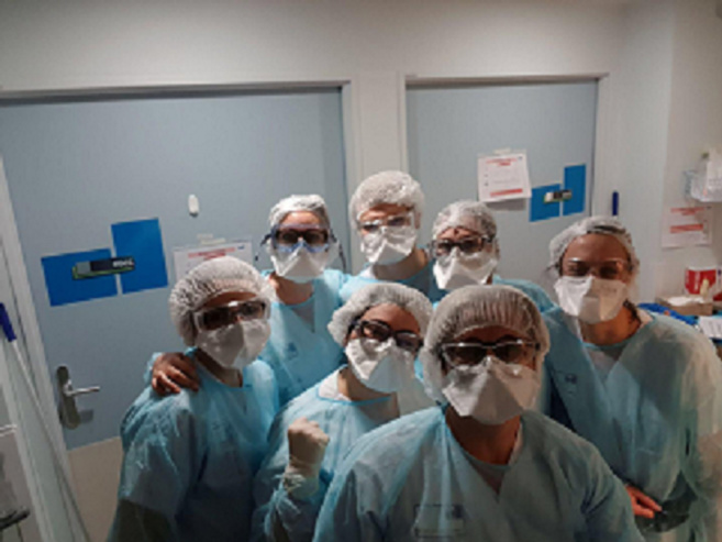 Emmanuelle Fontaine-Domeizel a troqué son écharpe de députée contre sa blouse d’infirmière… Emmanuelle Fontaine-Domeizel a troqué son écharpe de députée contre sa blouse d’infirmière…