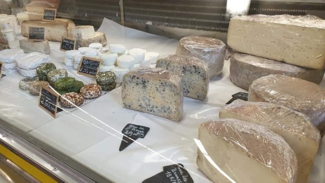 Les Briançonnais soutiennent les producteurs pendant le COVID-19 Les Briançonnais soutiennent les producteurs pendant le COVID-19