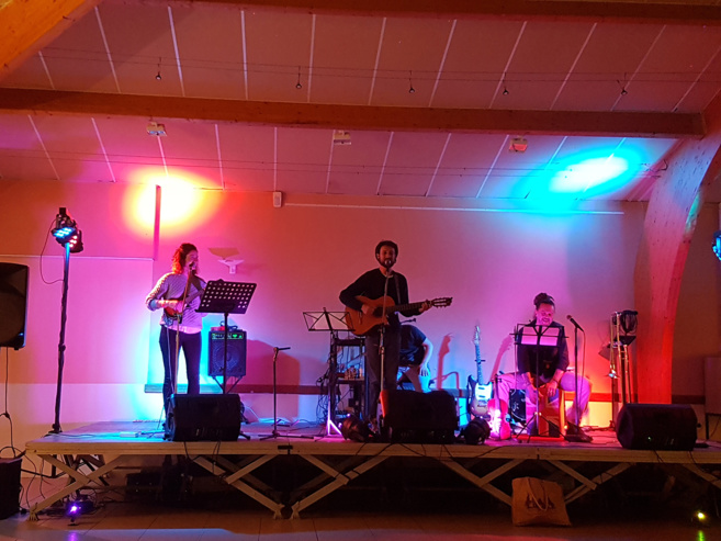 Magic Bus était en concert à Saint Etienne les Orgues Magic Bus était en concert à Saint Etienne les Orgues