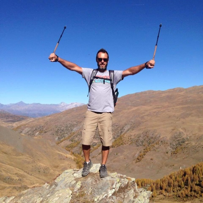 Le champion Laurent Guyot à repris son activité : le snowkite après près de 8 semaines de confinement dans les Hautes-Alpes. Le champion Laurent Guyot à repris son activité : le snowkite après près de 8 semaines de confinement dans les Hautes-Alpes.