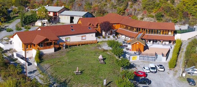 Un lieu incontournable dans les Hautes-Alpes: Apiland ! Un lieu incontournable dans les Hautes-Alpes: Apiland !