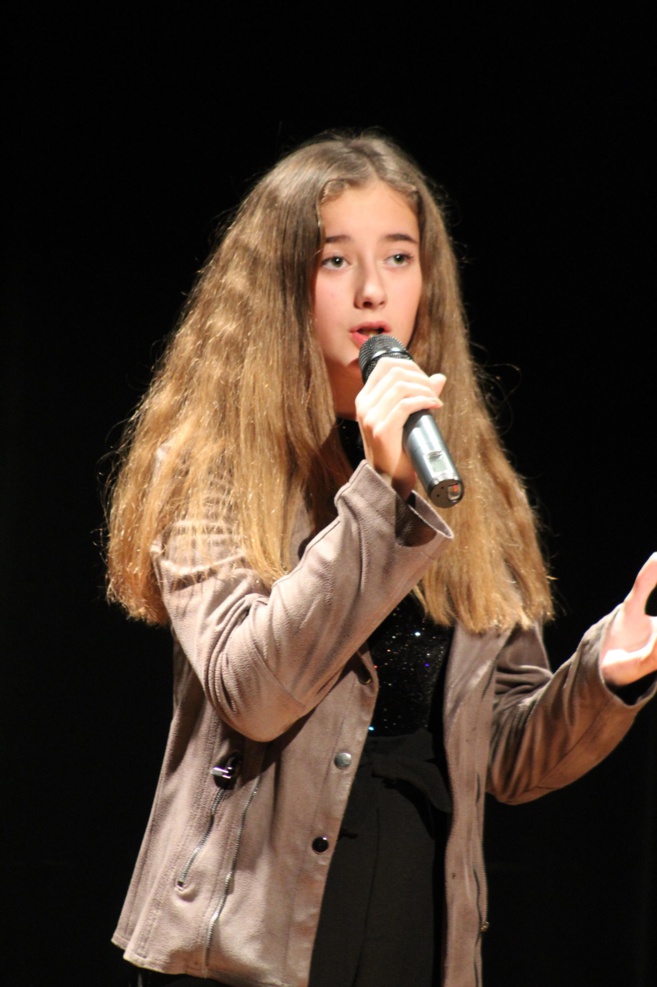Ma Genta une chanteuse qui promet.... Une belle voix ! Ma Genta une chanteuse qui promet.... Une belle voix !