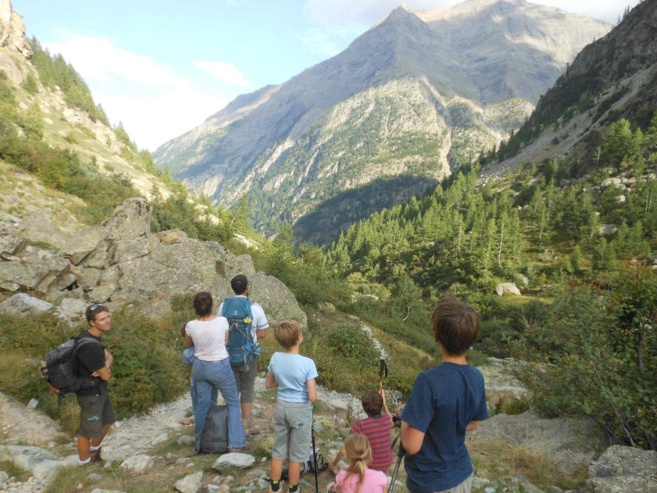 Astro rando, des Randonnée découverte ou sportive, entre sommets enneigés et flore culinaire Astro rando, des Randonnée découverte ou sportive, entre sommets enneigés et flore culinaire