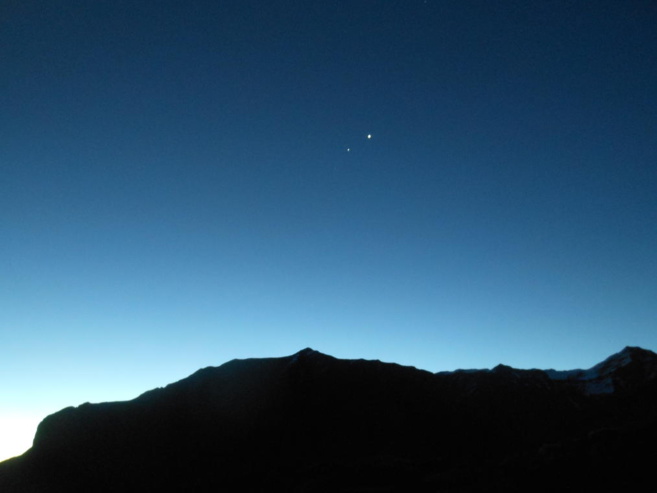 Soirée Astro-Rando : Repas en Refuge et Randonnée Nocturne Soirée Astro-Rando : Repas en Refuge et Randonnée Nocturne