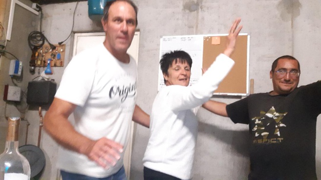 Fête des voisins à Saint-Chaffrey on a trinqué à distance ! Fête des voisins à Saint-Chaffrey on a trinqué à distance !