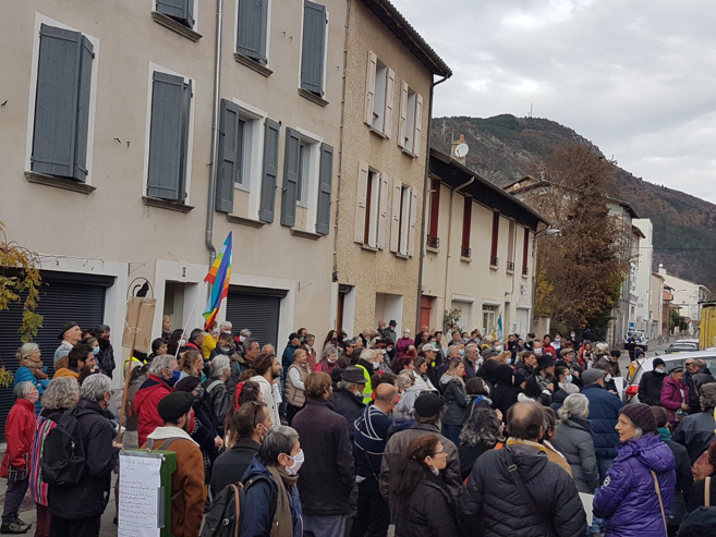 A Digne, Citoyens, ligue des droits de l'homme, Amnesty, unis pour défendre Les Droits humains A Digne, Citoyens, ligue des droits de l'homme, Amnesty, unis pour défendre Les Droits humains