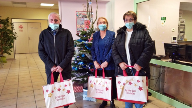 Manosque : des colis de Noël pour les personnes âgées Manosque : des colis de Noël pour les personnes âgées