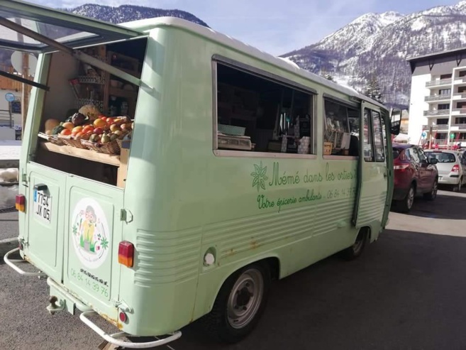 Mémé Dans Les Orties, Une épicerie ambulante à votre service ! Mémé Dans Les Orties, Une épicerie ambulante à votre service !