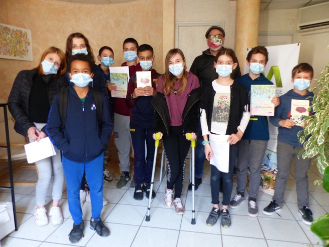 Educations aux médias et à l'image en bibliothèque avec la médiathèque d'Herbès de Manosque Educations aux médias et à l'image en bibliothèque avec la médiathèque d'Herbès de Manosque