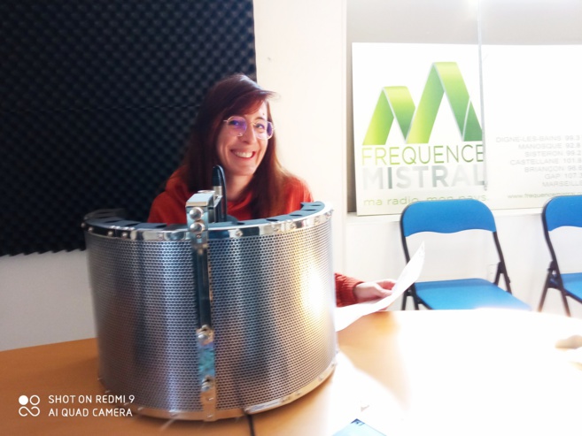 Educations aux médias et à l'image en bibliothèque avec la médiathèque d'Herbès de Manosque Educations aux médias et à l'image en bibliothèque avec la médiathèque d'Herbès de Manosque