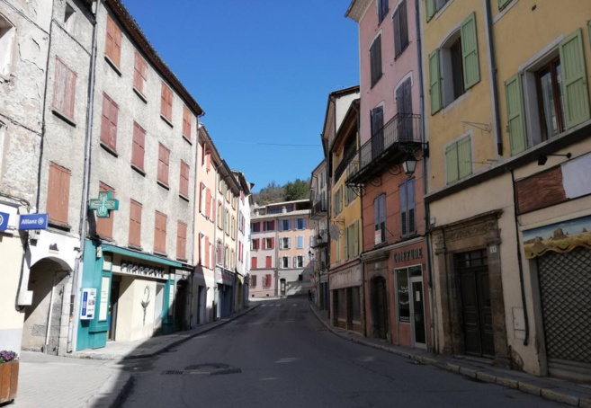 Le Maire de Castellane Bernard Lipérini est très attentif à la situation économique locale Le Maire de Castellane Bernard Lipérini est très attentif à la situation économique locale