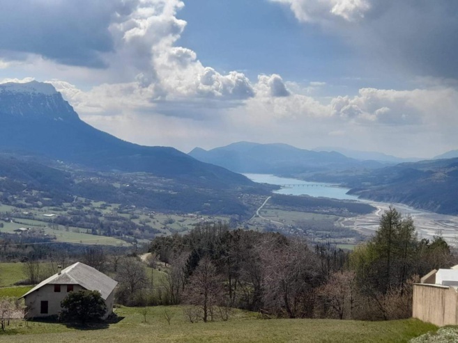 Une manifestation contre la privatisation du barrage de Savines-le-Lac Une manifestation contre la privatisation du barrage de Savines-le-Lac