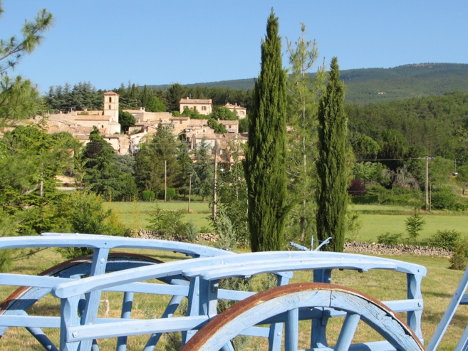 Mallefougasse, un village Provençal ou les pierres en disent long! Mallefougasse, un village Provençal ou les pierres en disent long!