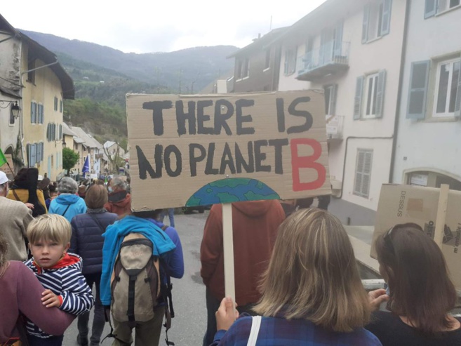 Une marche pour le climat dimanche dernier à Guillestre Une marche pour le climat dimanche dernier à Guillestre
