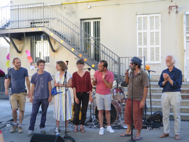 Equipe d'organisation "Oh ma Parole" : Léandre Prioult, Loup Nathan Lefèvre, Coline Marescaux, Amália Cardoso, Cédric Jouve, Marien Guillé, Jean Guillon Equipe d'organisation "Oh ma Parole" : Léandre Prioult, Loup Nathan Lefèvre, Coline Marescaux, Amália Cardoso, Cédric Jouve, Marien Guillé, Jean Guillon