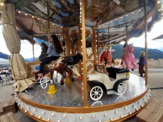 Un carrousel s'installe pour l'été dans la cité Vauban ! Un carrousel s'installe pour l'été dans la cité Vauban !