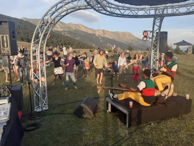 Un Concert panoramique au magnifique plateau du Tronchet Un Concert panoramique au magnifique plateau du Tronchet