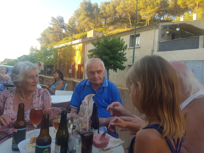 Un lieu de convivialité au cœur de Meyrargues... Le café associatif "les Taraïettes" Un lieu de convivialité au cœur de Meyrargues... Le café associatif "les Taraïettes"