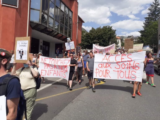 Manifestation contre le pass sanitaire : De plus en plus de monde dans les rues Briançonnaise ! Manifestation contre le pass sanitaire : De plus en plus de monde dans les rues Briançonnaise !