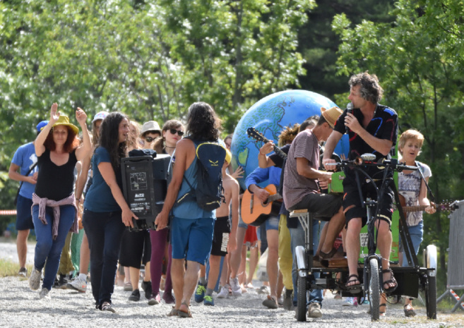 En Haute-Provence, son vélo donne des ailes à son piano En Haute-Provence, son vélo donne des ailes à son piano