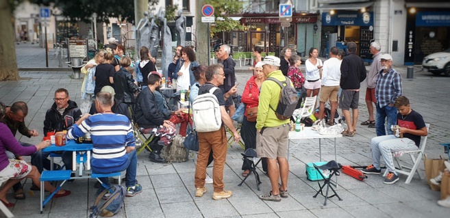 Un apéro citoyen contre le passe sanitaire à Gap Un apéro citoyen contre le passe sanitaire à Gap