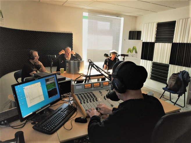 Portrait de groupe : Bru Vintage Machine Portrait de groupe : Bru Vintage Machine