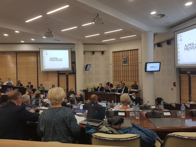 Des écharpes et des projets importants pour le 04 Des écharpes et des projets importants pour le 04