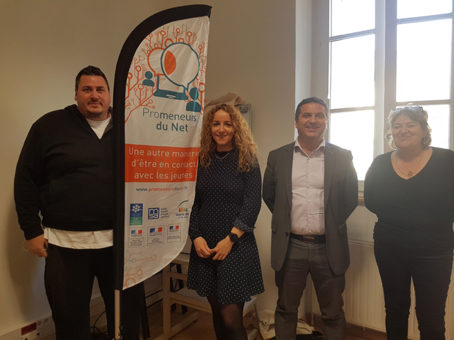 Les promeneurs du net proposent une aide numérique aux jeunes Les promeneurs du net proposent une aide numérique aux jeunes