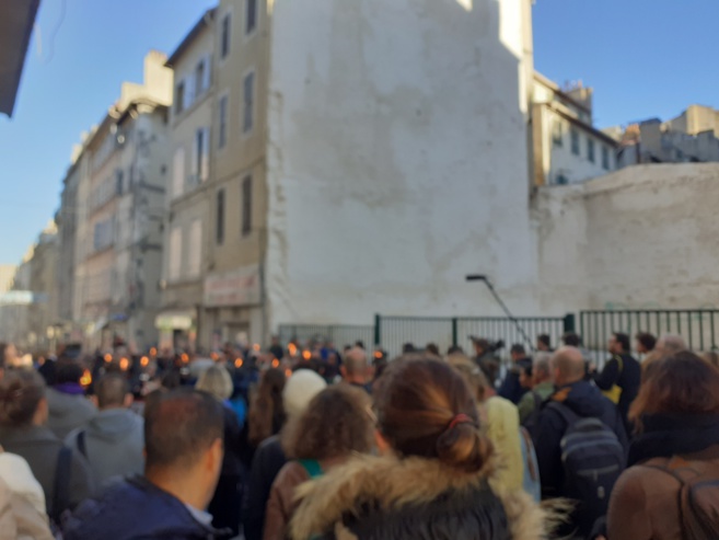 Hommage silencieux le 5 novembre 2021 rue d'Aubagne Hommage silencieux le 5 novembre 2021 rue d'Aubagne