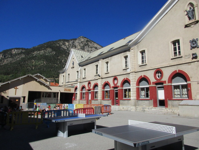 l'école Carlhian  Rippert organise ce week-end sa célèbre FOIRE AUX SKIS