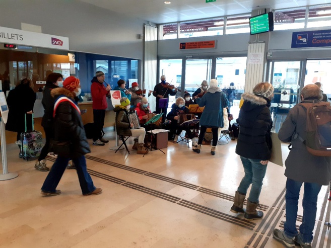 un retour sur les rails festif pour le train de nuit Briançon Paris un retour sur les rails festif pour le train de nuit Briançon Paris