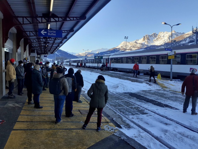 un retour sur les rails festif pour le train de nuit Briançon Paris un retour sur les rails festif pour le train de nuit Briançon Paris