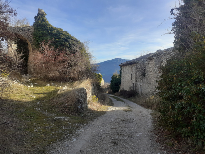 Villes et villages de Haute-Provence : Noyers sur Jabron Villes et villages de Haute-Provence : Noyers sur Jabron