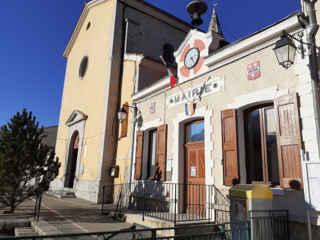 Villes et villages de Haute-Provence : Noyers sur Jabron Villes et villages de Haute-Provence : Noyers sur Jabron