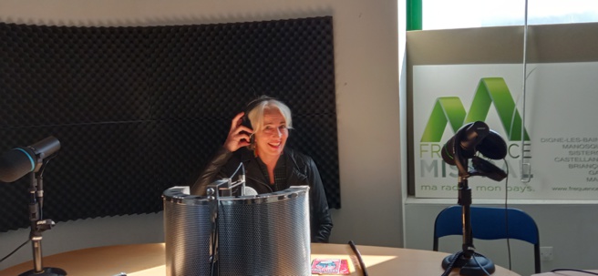 Portrait d'une artiste peintre : Catherine TARTANAC Portrait d'une artiste peintre : Catherine TARTANAC