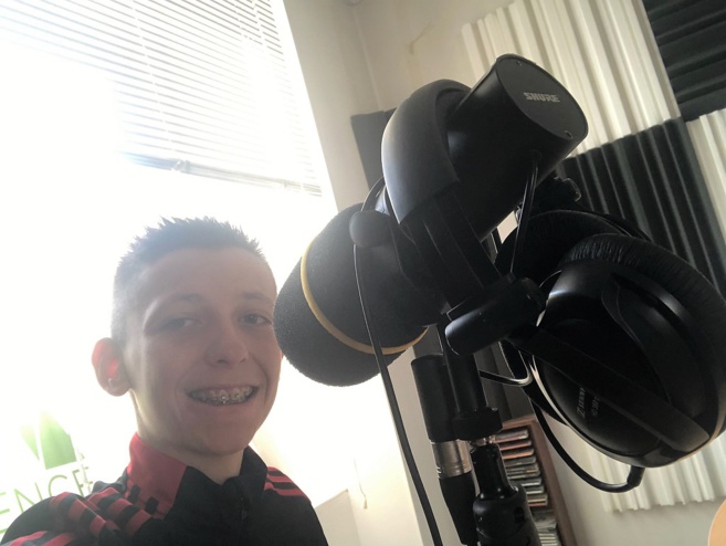 Première prise d'antenne pour Enzo Adnot en stage dans notre sation Première prise d'antenne pour Enzo Adnot en stage dans notre sation