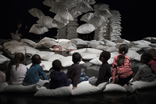 "1000 chemins d’oreillers" Cie L’Insomnante "1000 chemins d’oreillers" Cie L’Insomnante