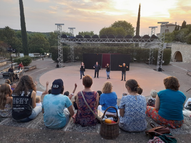 « Y a-t-il un paysan dans la salle ? » « Y a-t-il un paysan dans la salle ? »