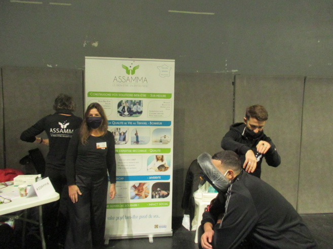 Stand de massage assis pendant la Journée de la Diversité Stand de massage assis pendant la Journée de la Diversité