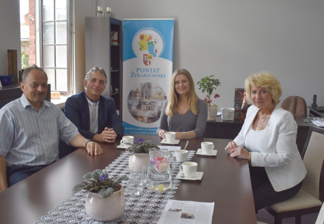 A.Wozniak et des responsables du Conseil Départemental de Żyrardów (Mazovie) A.Wozniak et des responsables du Conseil Départemental de Żyrardów (Mazovie)