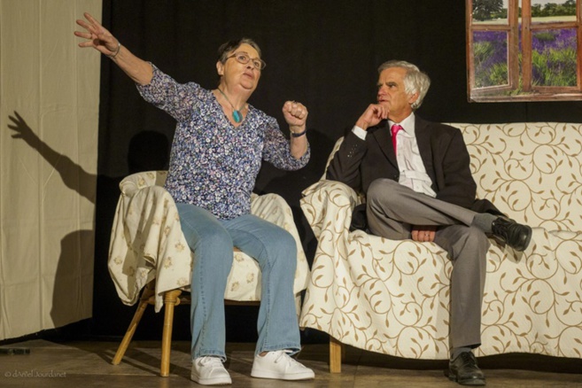 Reillanne : ce dimanche 27 mars, une diva plante son sofa ! Reillanne : ce dimanche 27 mars, une diva plante son sofa !