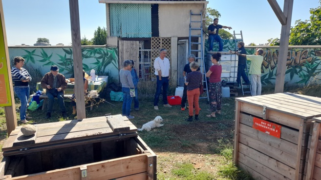 LE COLIBRICOLE BROIE DU VERT LE COLIBRICOLE BROIE DU VERT