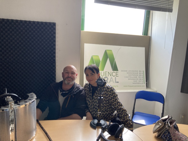 Portrait de Irène et Stephane Assensis, aubergistes à Lagrand Portrait de Irène et Stephane Assensis, aubergistes à Lagrand