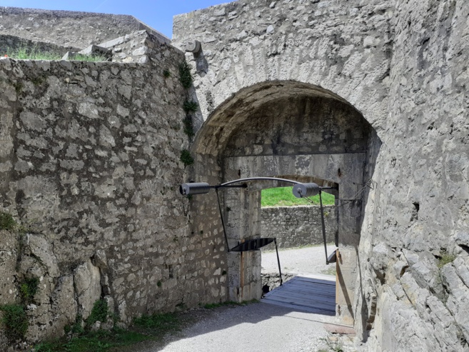 Sisteron, le pont-levis s’abaisse à la Citadelle Sisteron, le pont-levis s’abaisse à la Citadelle