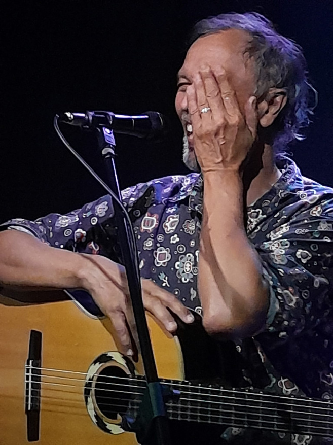 Jean-Louis Cadoré auteur, compositeur, interprète au Festival Poésie et Chansons au Pays des Lavandes Jean-Louis Cadoré auteur, compositeur, interprète au Festival Poésie et Chansons au Pays des Lavandes