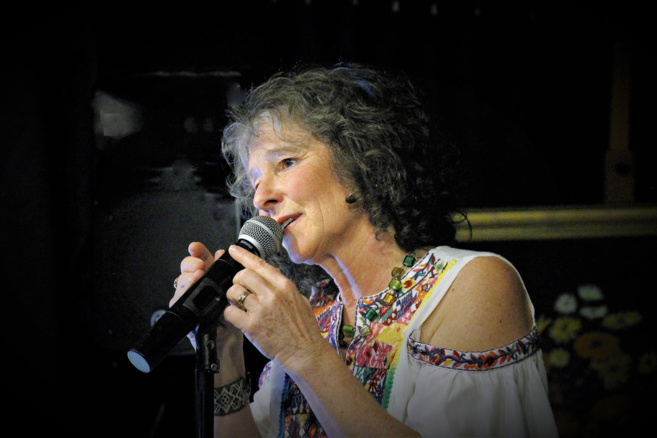 Stéphie en 1ère partie de Pascal Mary à Roumoules Stéphie en 1ère partie de Pascal Mary à Roumoules