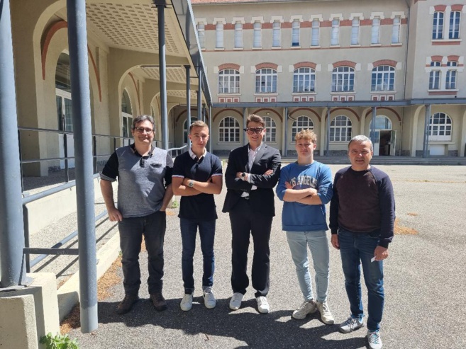 premier prix des Olympiades de sciences de l’ingénieur pour 3 lycéens du lycée d'altitude premier prix des Olympiades de sciences de l’ingénieur pour 3 lycéens du lycée d'altitude