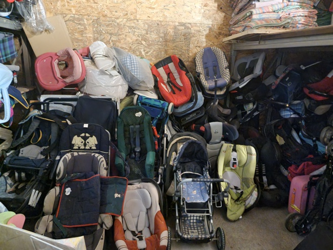 Le Secours populaire organise une braderie puericulture Le Secours populaire organise une braderie puericulture